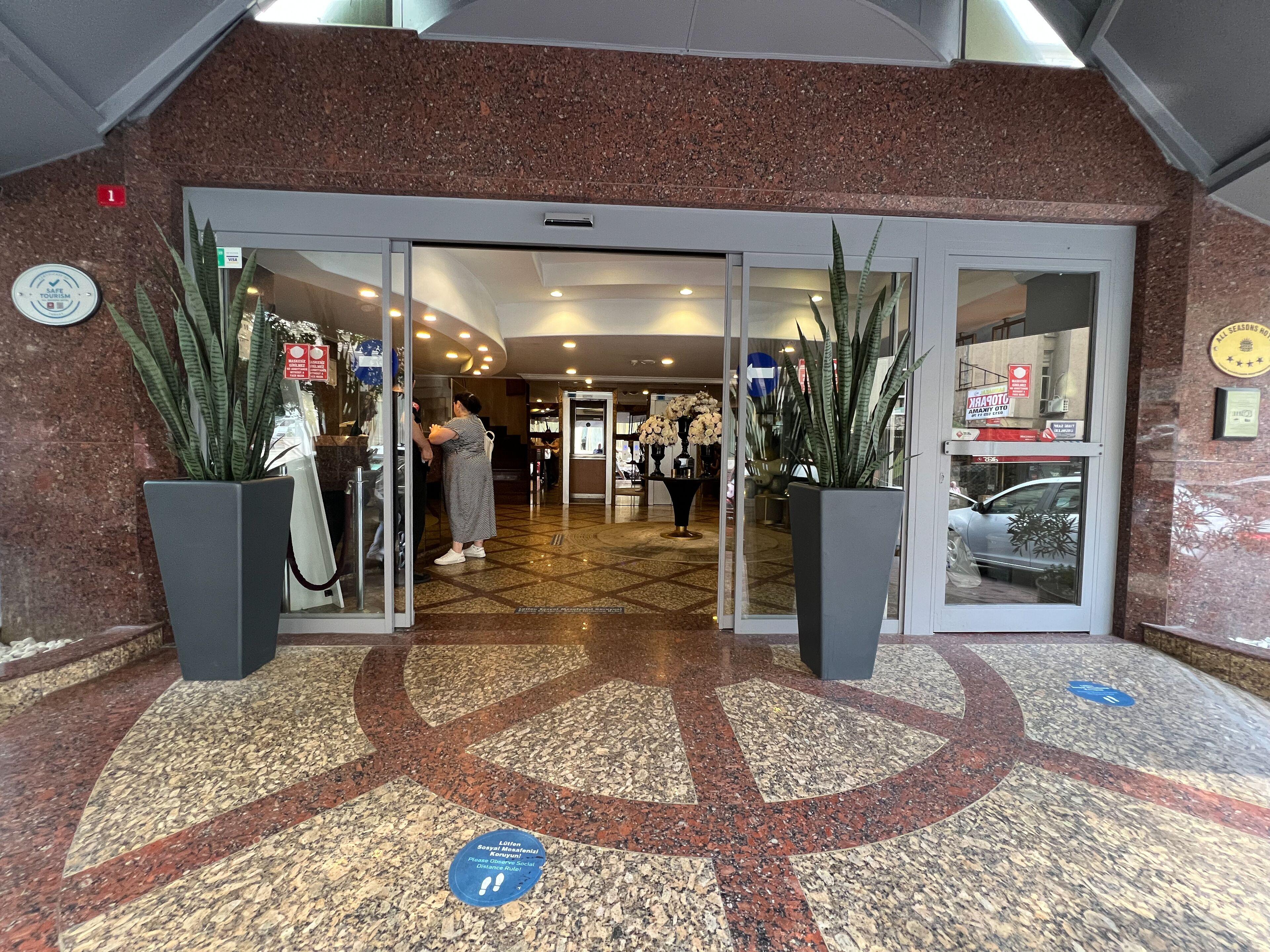 All Seasons Hotel — Photos 1